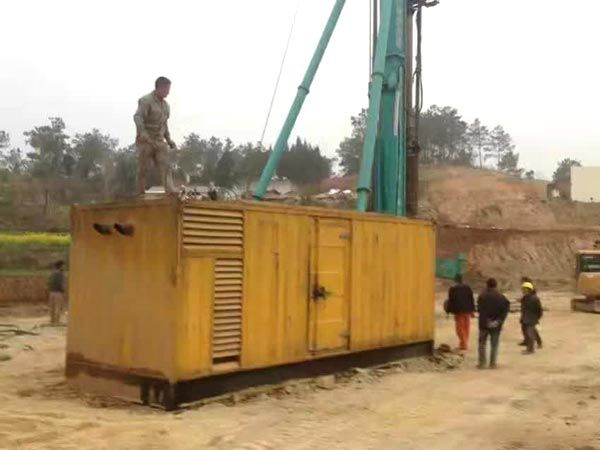 合江如何判断水冷式机油散热器密封件是否需要更换？